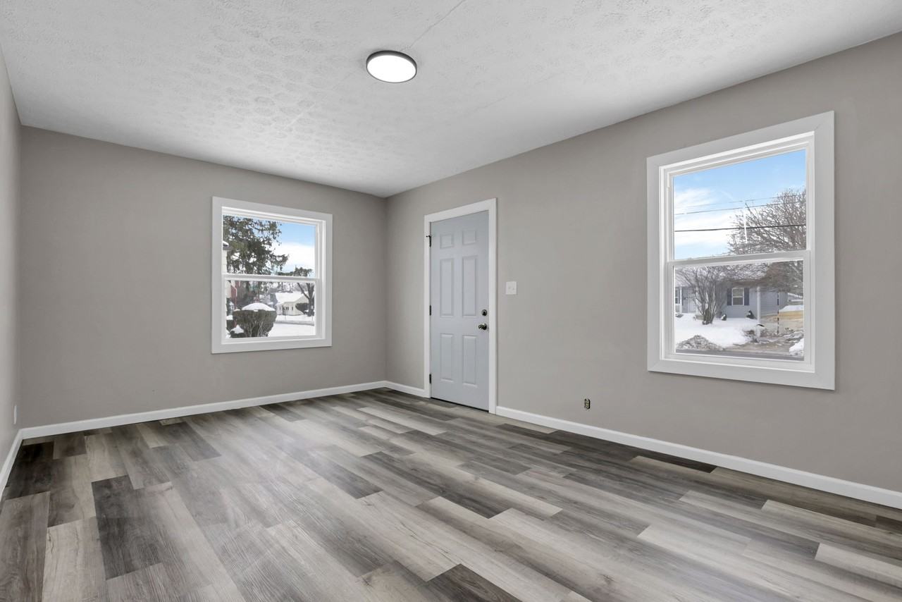 1110 Fairwood Ave - Photo 3 of 11