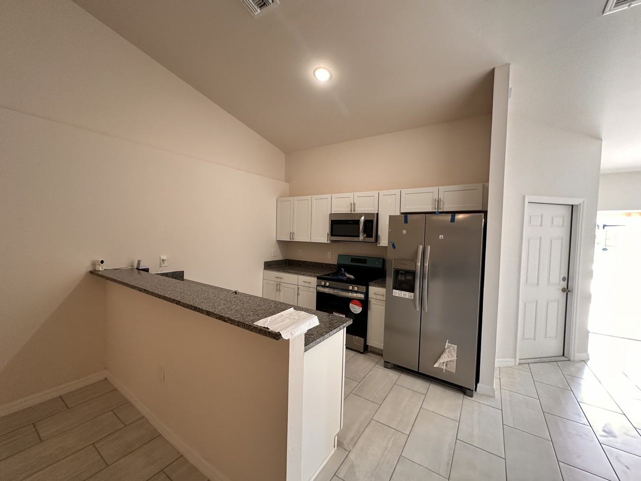 1451 Se 10th Ter - Photo 2 of 13