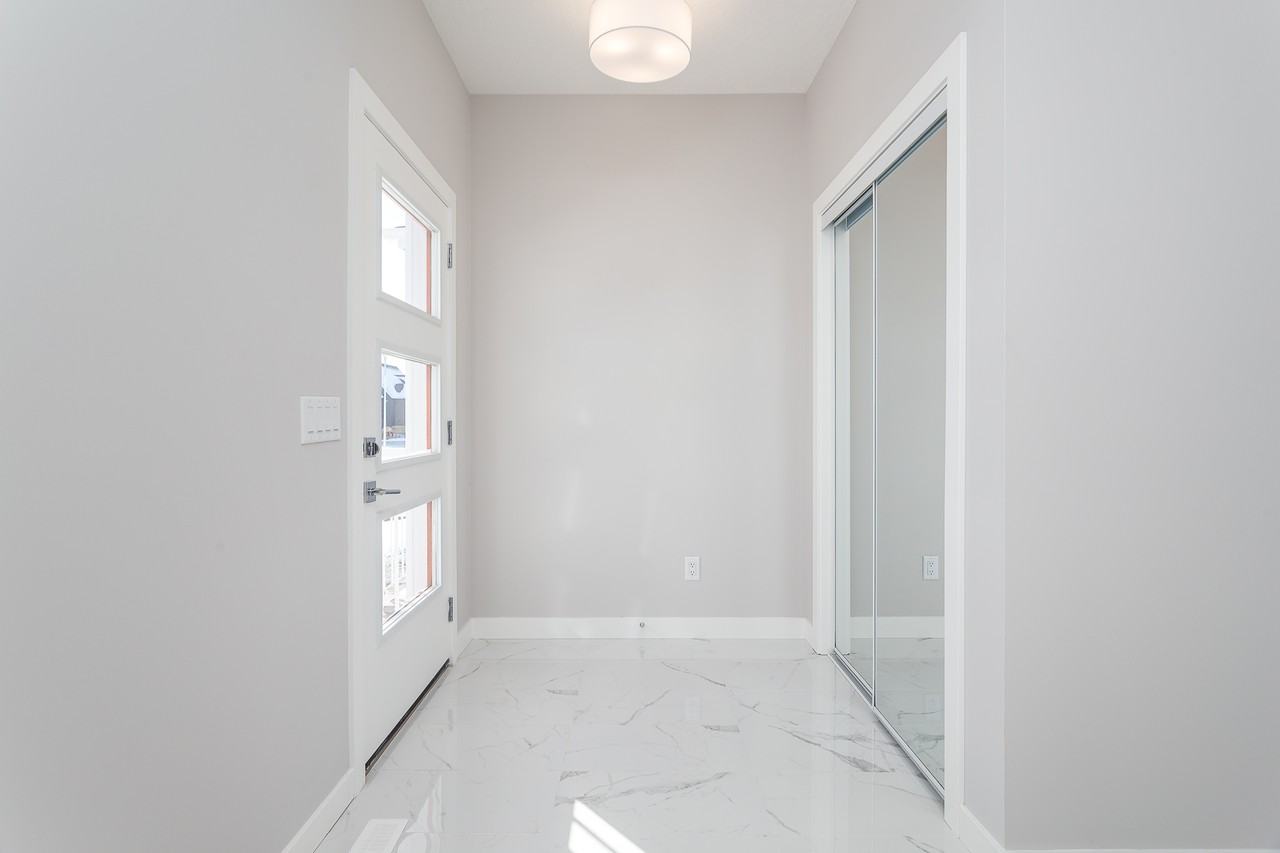 140 Walcrest Blvd Se - Photo 4 of 22