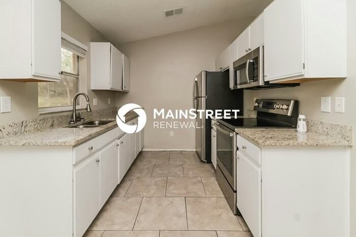 1506 W 18th St - Photo 6 of 16