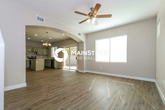 12167 W Yavapai Ln - Photo 4 of 17