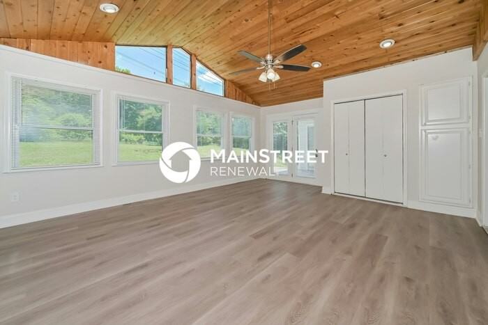 5728 Wooded Acres Dr - Photo 3 of 16