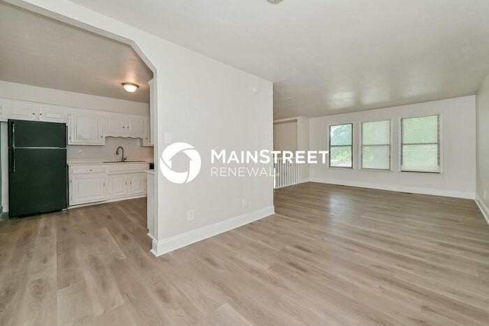 5728 Wooded Acres Dr - Photo 4 of 16