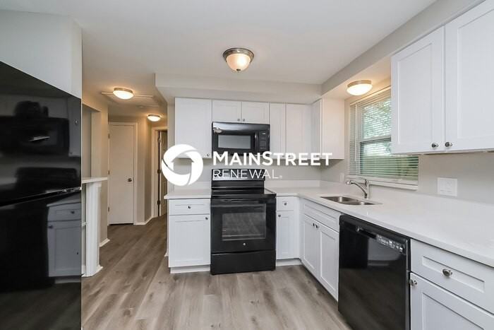 5040 Valimor Dr - Photo 5 of 16