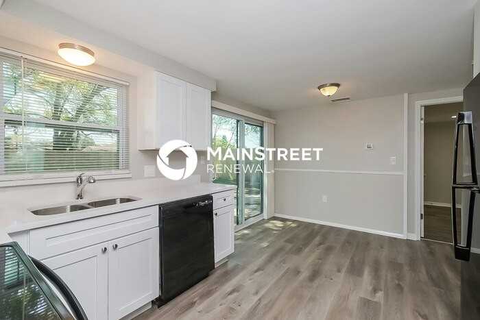 5040 Valimor Dr - Photo 6 of 16