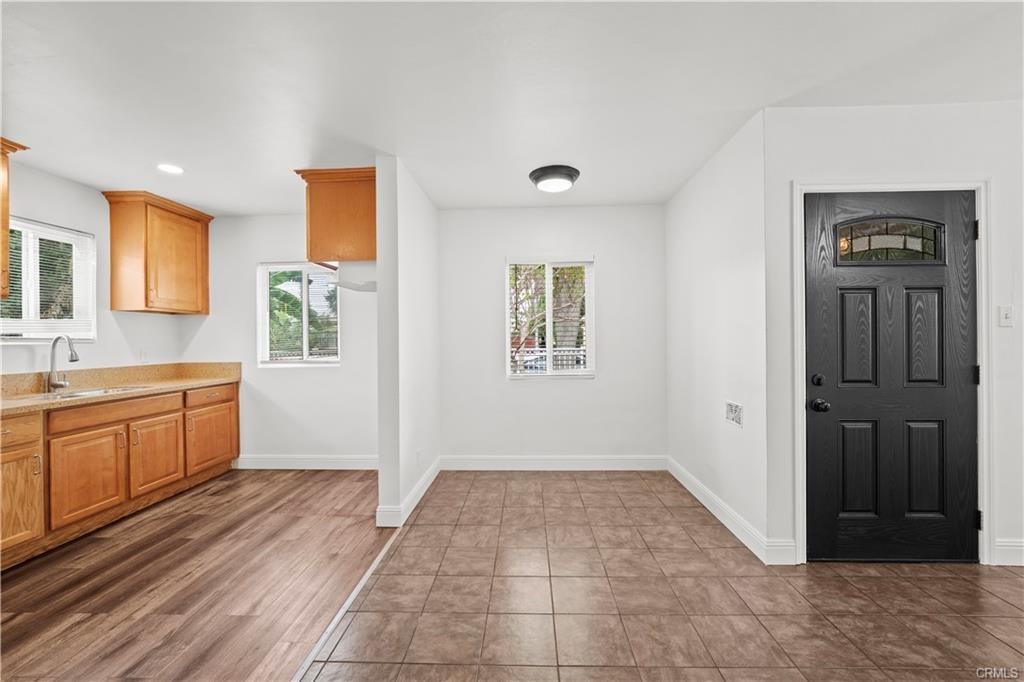 5166 Mccallum Ave - Photo 4 of 10