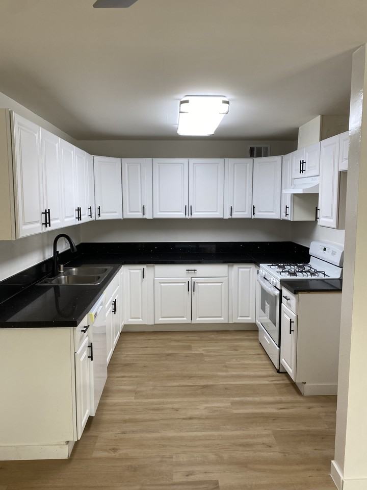 1014 W Huntington Dr #11