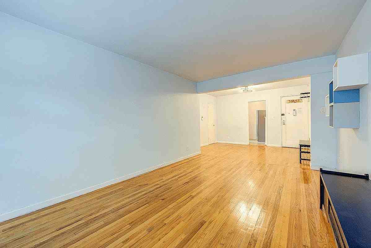 3815 149th St #2D - Photo 5 of 19