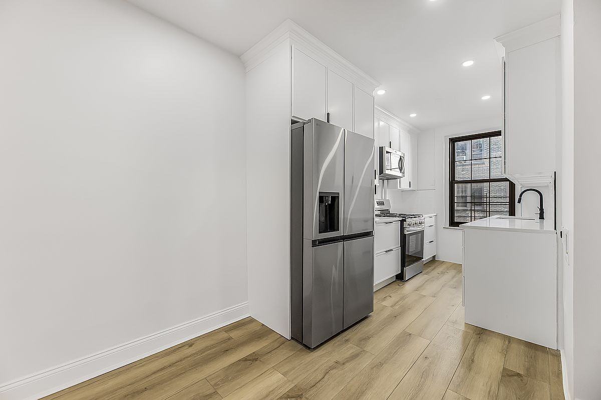 1100 Grand Concourse #6L - Photo 2 of 12