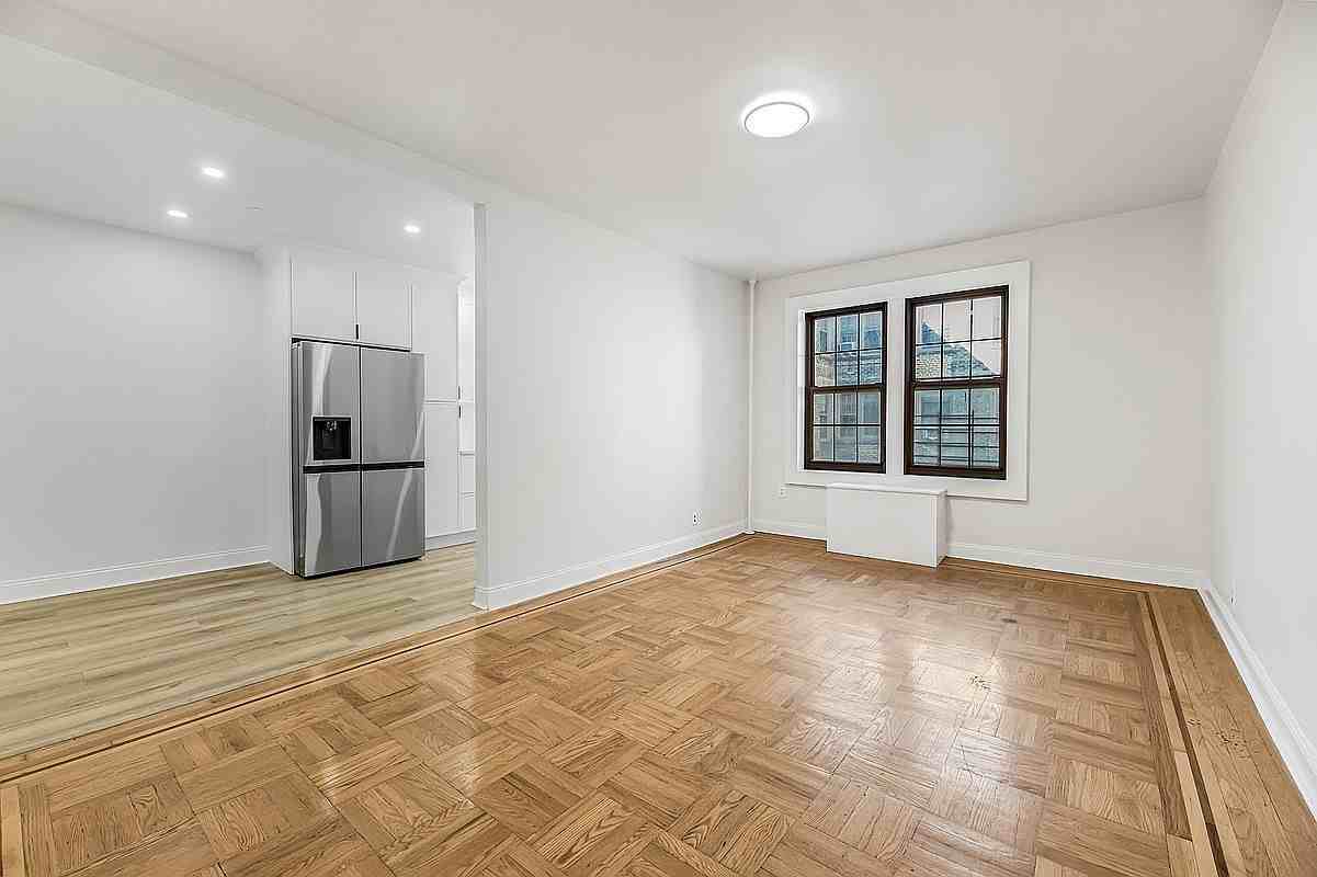 1100 Grand Concourse #6L - Photo 7 of 12