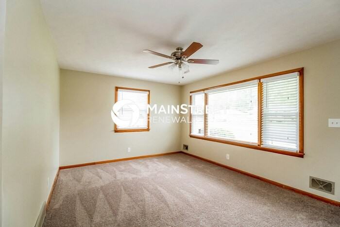 2320 Embassy Ln - Photo 2 of 15