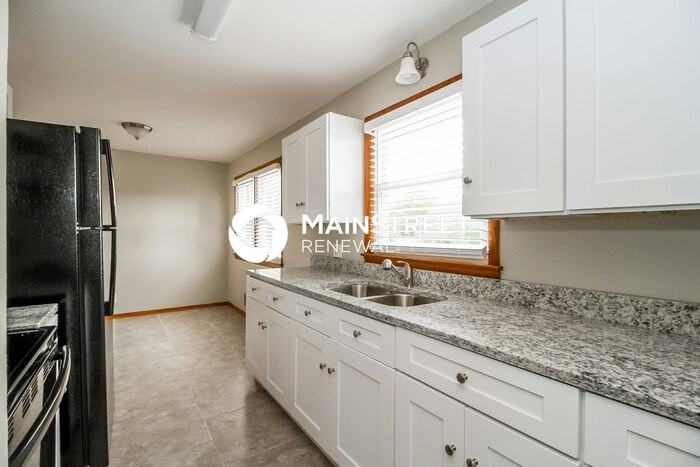 2320 Embassy Ln - Photo 6 of 15