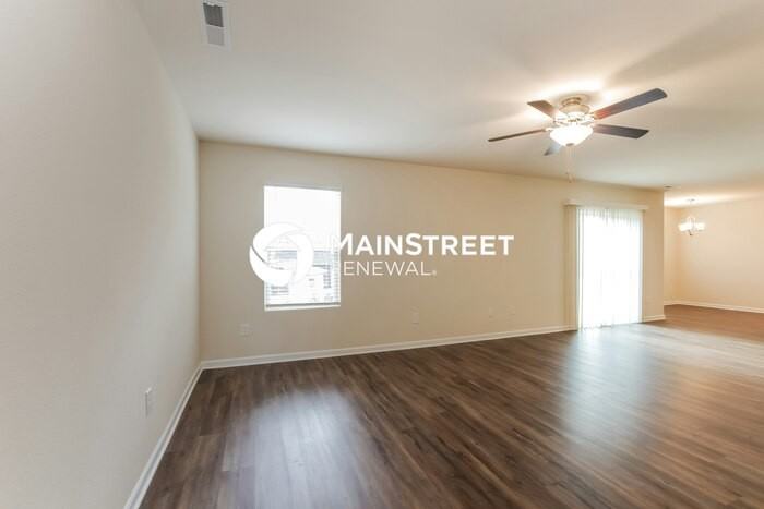 160 Steamboat Ln - Photo 3 of 17