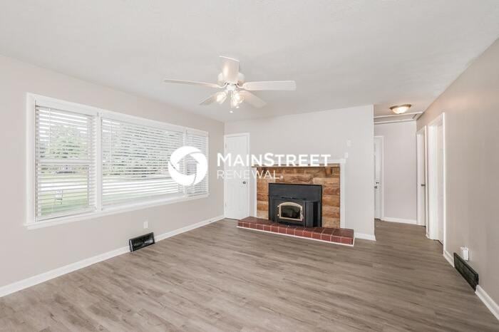 7809 Axtell Ave - Photo 4 of 16