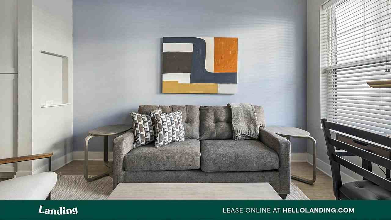 15401 Chenal Pkwy - Photo 2 of 50