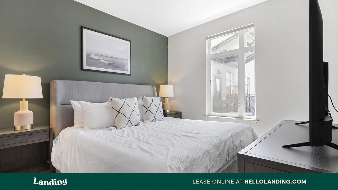 5885 Lakehurst Drive - Photo 4 of 50