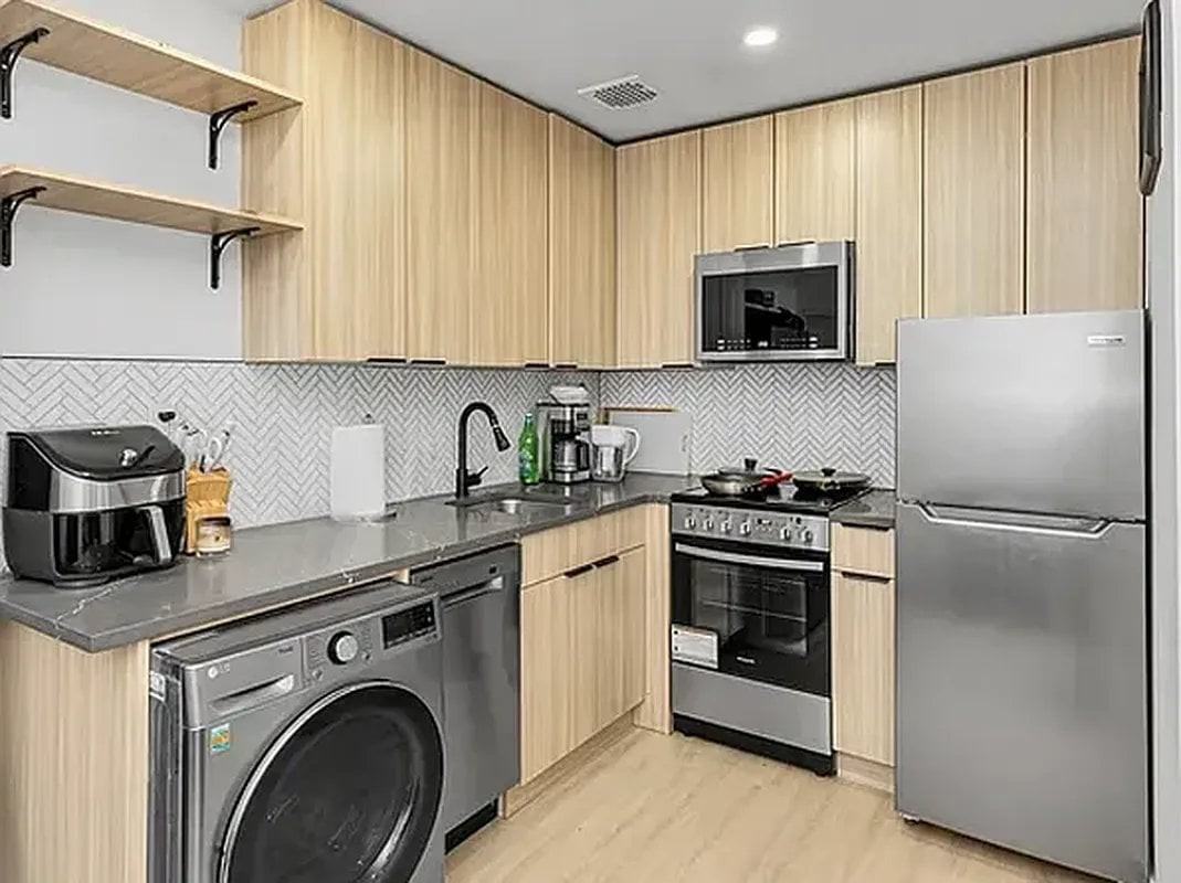 228 E 25th St #6 - Photo 4 of 5