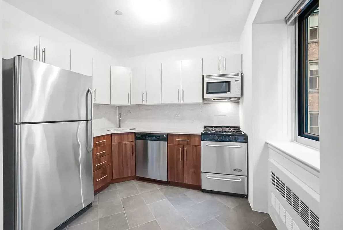 30 W 18th St #6A - Photo 3 of 5