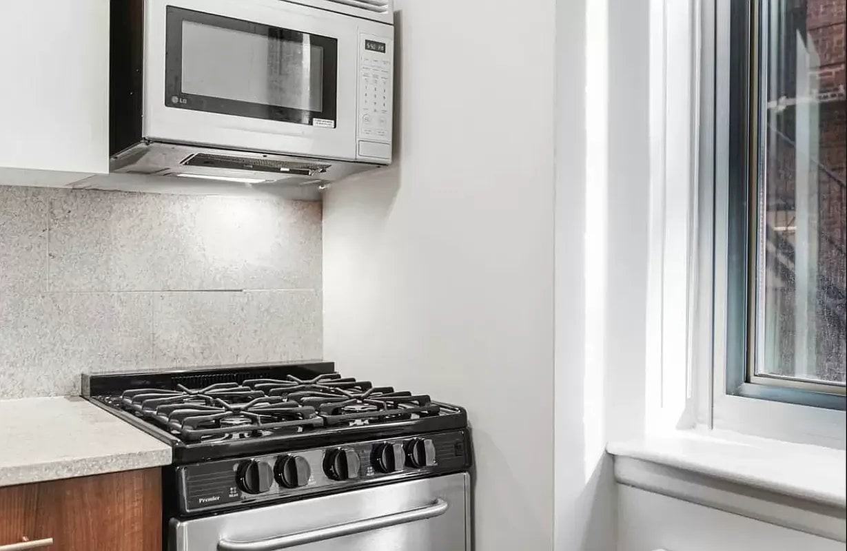 30 W 18th St #6A - Photo 4 of 5