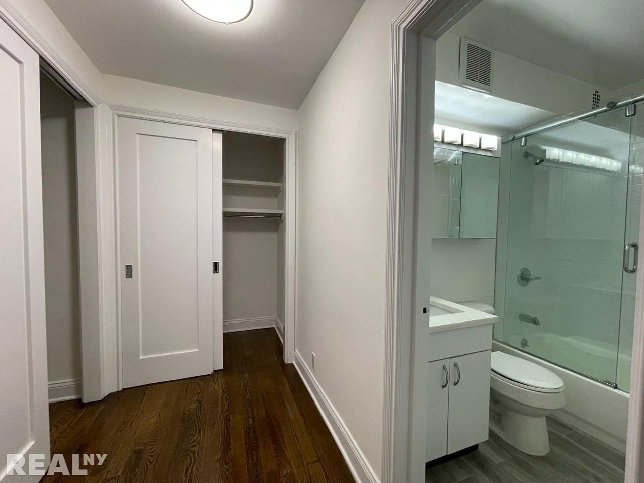 E 56th St #6L - Photo 5 of 8