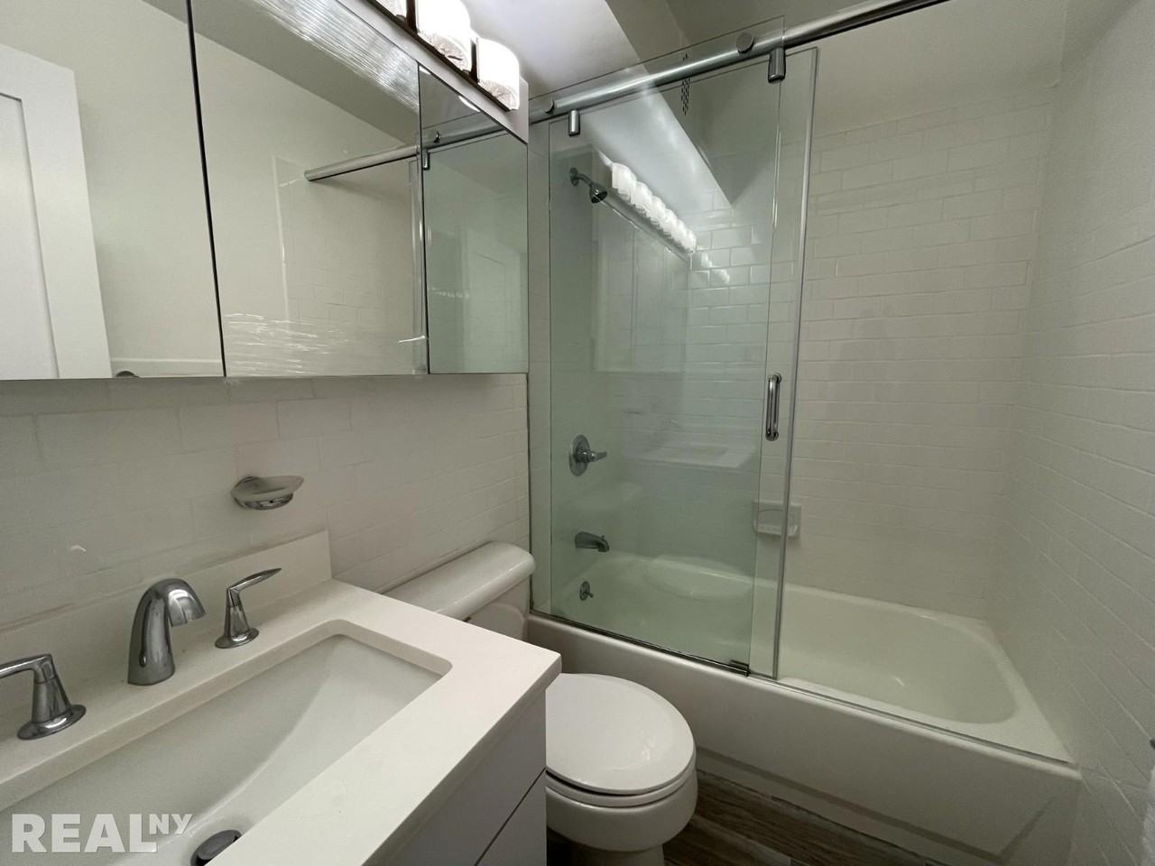 E 56th St #6L - Photo 6 of 8