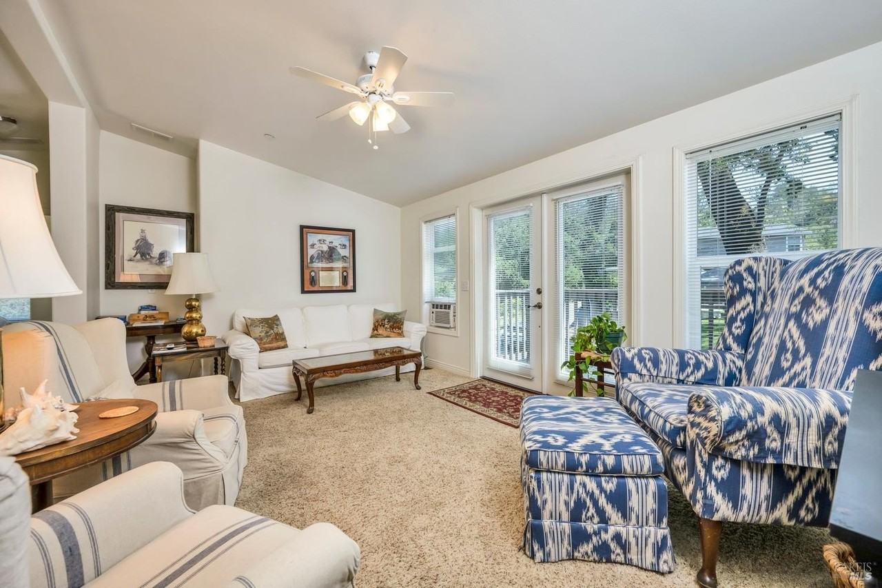 1623 Whitehall Ln - Photo 6 of 26