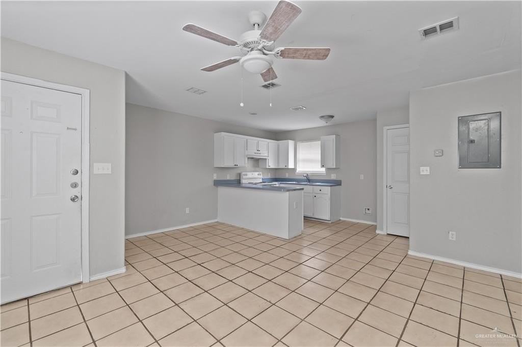 2405 Hibiscus Ave - Photo 2 of 10