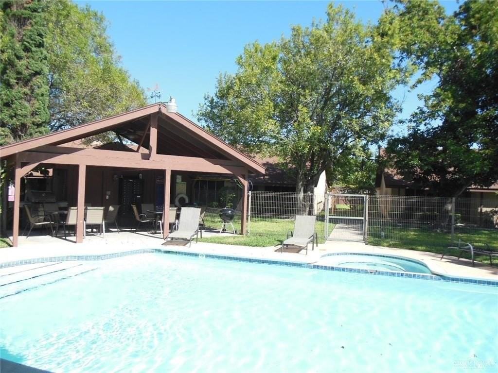 901 E Dallas Ave Apt 16 #16 - Photo 3 of 17