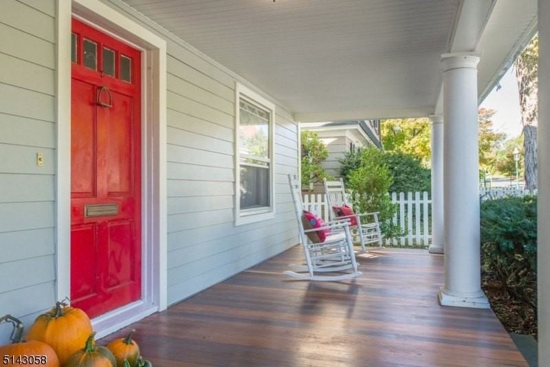 276 Bay Ave - Photo 2 of 43