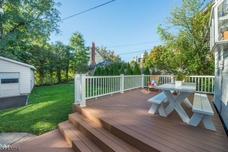 276 Bay Ave - Photo 3 of 43