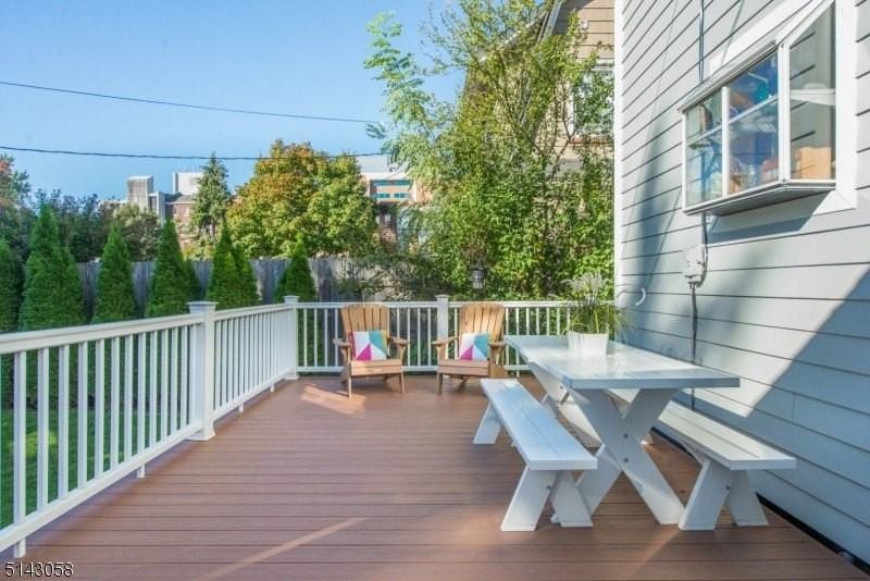 276 Bay Ave - Photo 5 of 43