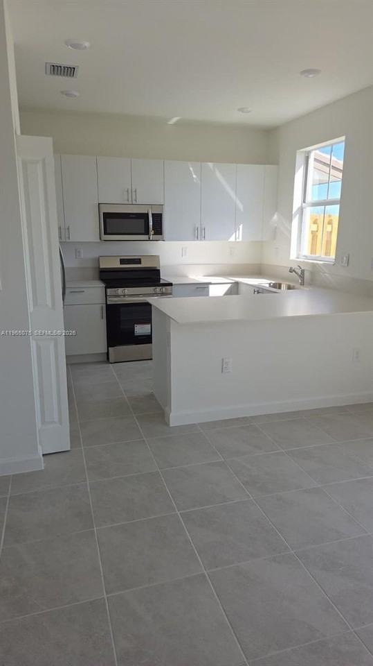 2717 Se 26th St #2717 - Photo 2 of 5