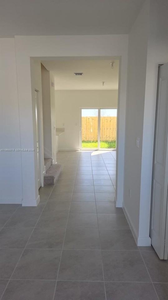 2717 Se 26th St #2717 - Photo 4 of 5