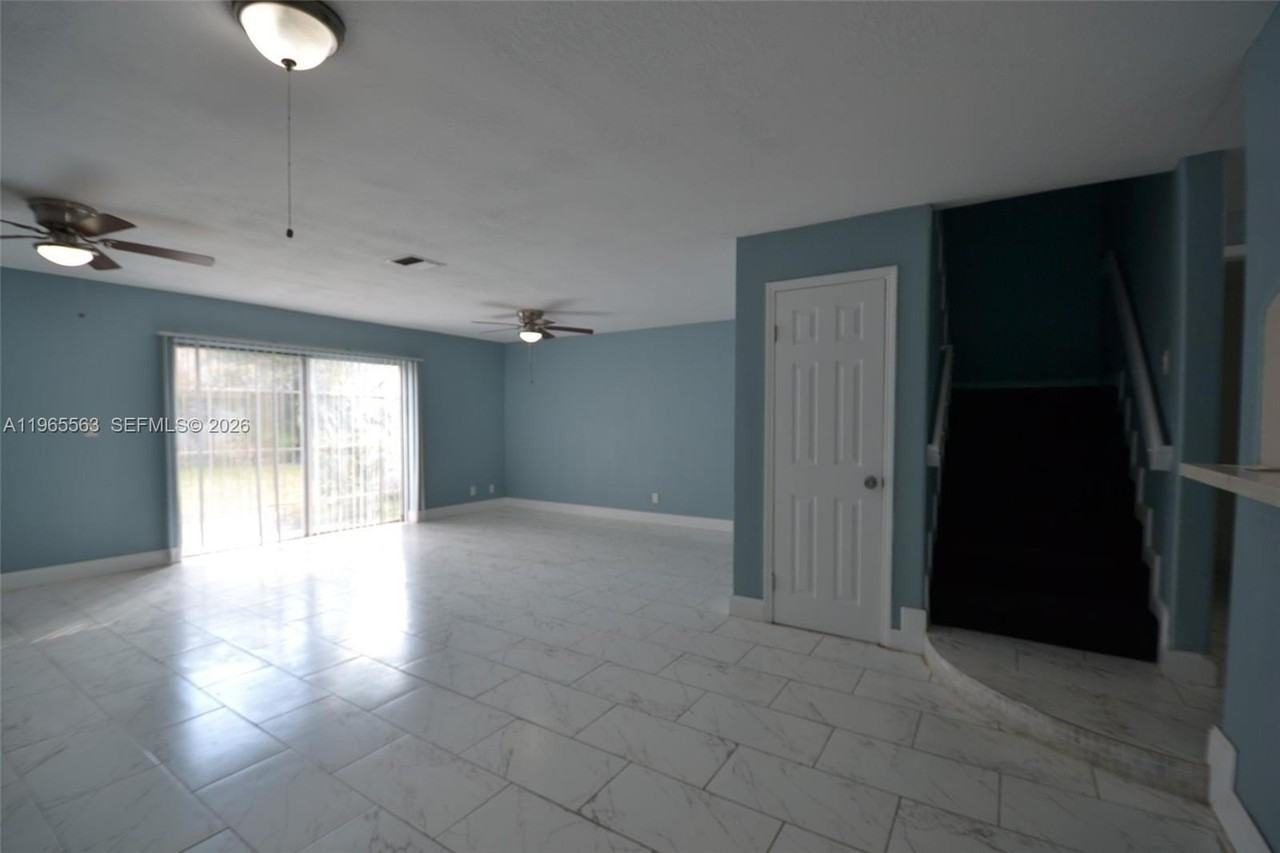 5040 Sw 13th St #5040 - Photo 4 of 16