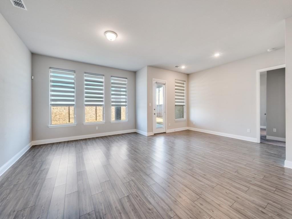 1922 Renwick Dr - Photo 3 of 14