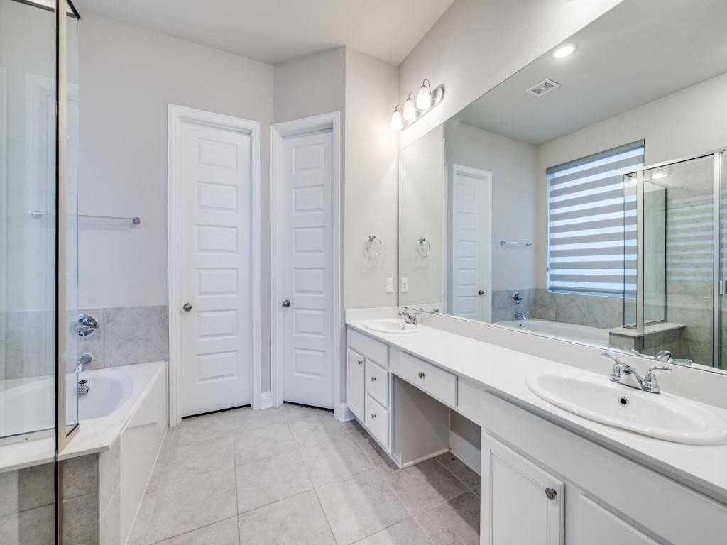 1922 Renwick Dr - Photo 6 of 14