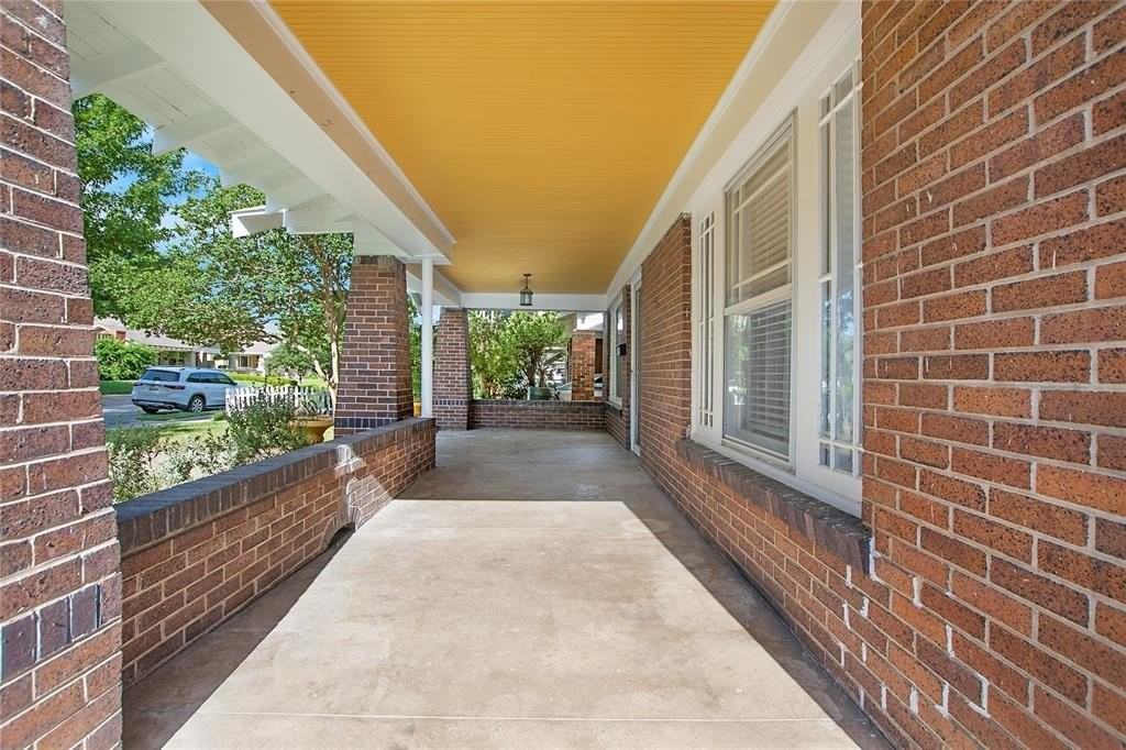 2222 Harrison Ave - Photo 4 of 30