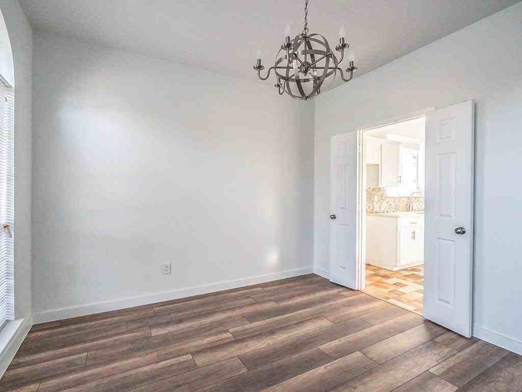 10417 Forrest Dr - Photo 4 of 30