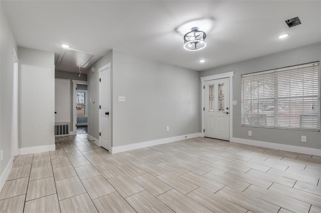 1326 Johns Ave - Photo 5 of 25