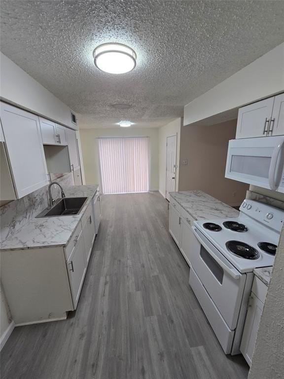 1402 Frio Ln - Photo 4 of 11