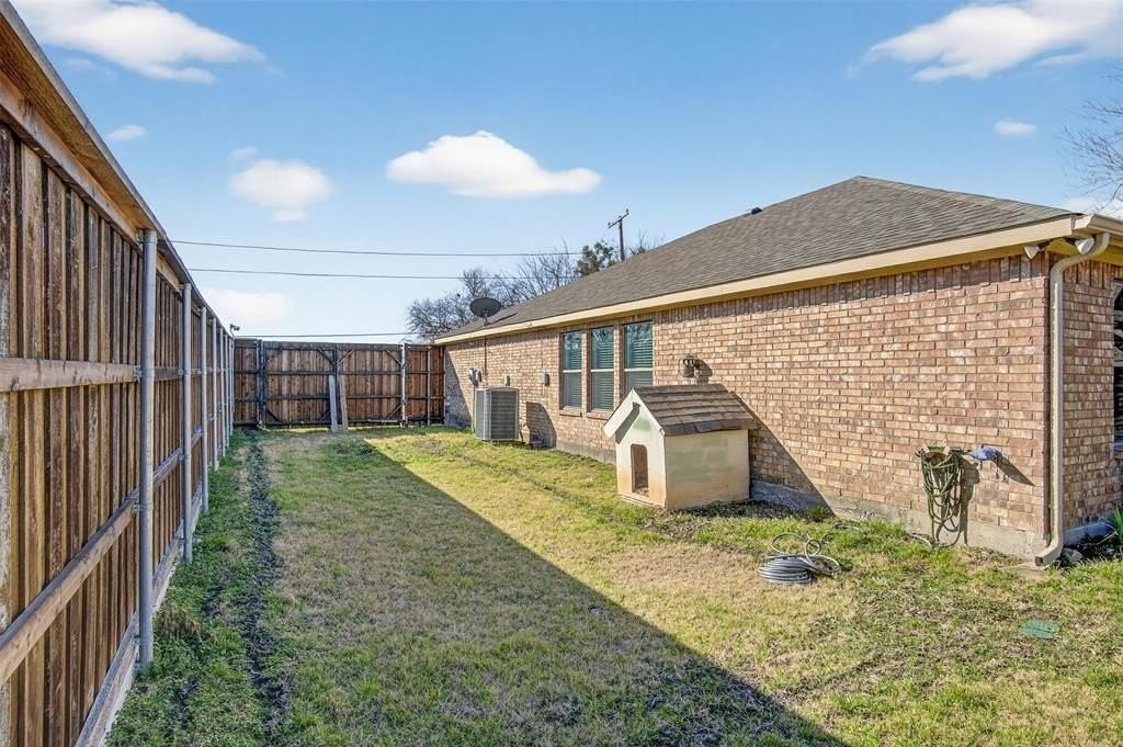 1425 Anthony St - Photo 7 of 25