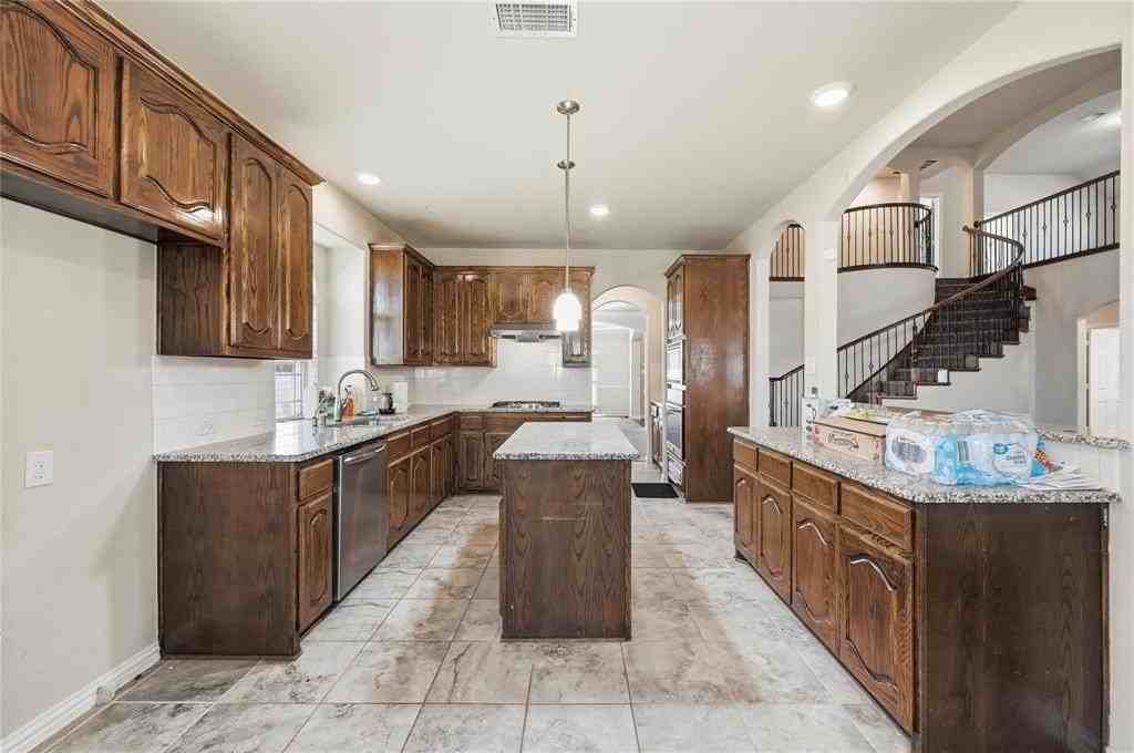 912 Foxtail Dr - Photo 6 of 20