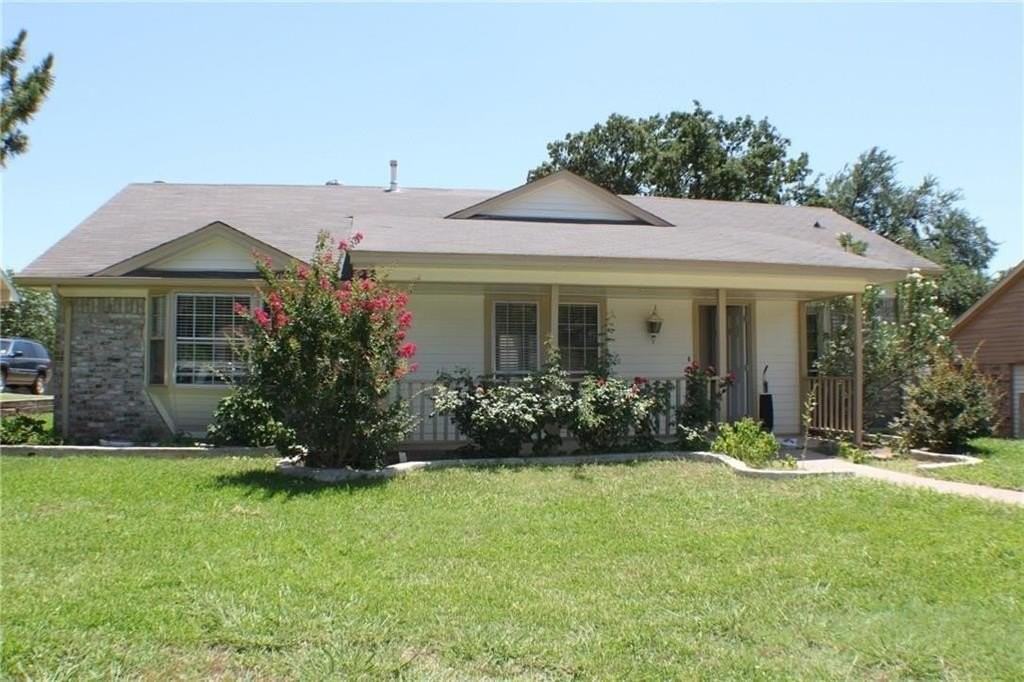 1130 Meriwood Dr - Photo 2 of 9