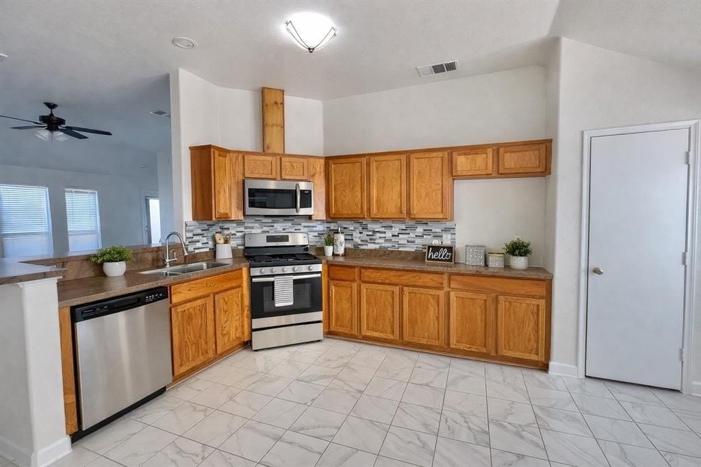 6515 Fairglen Dr - Photo 5 of 16