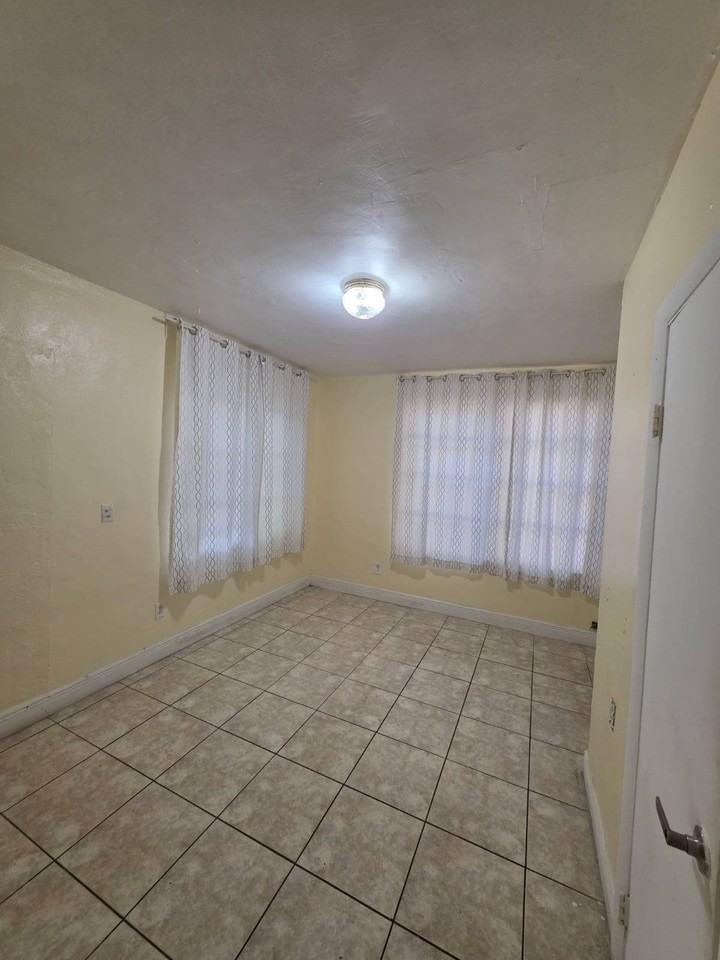 655 Sw 19th Rd #2 - Photo 2 of 5