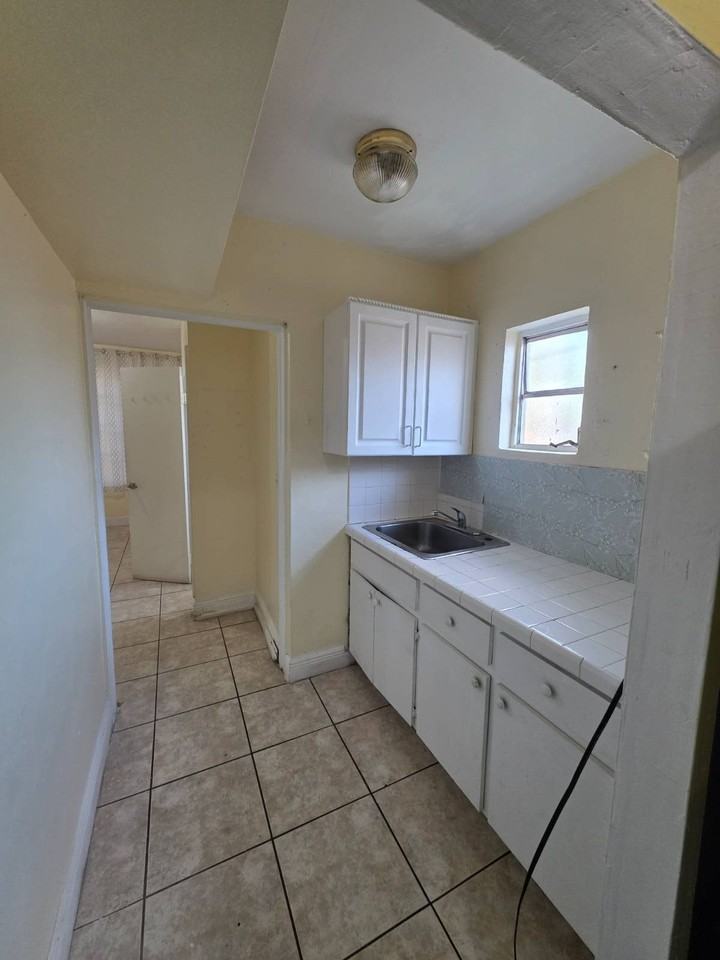 655 Sw 19th Rd #2 - Photo 3 of 5