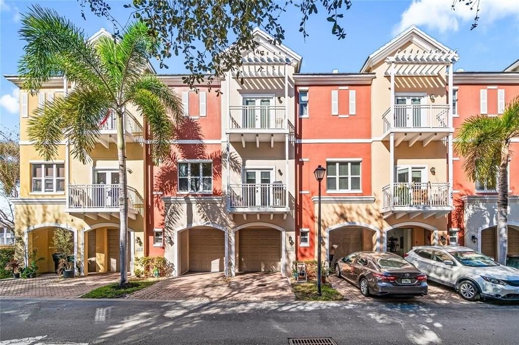 2381 Vintage Dr - Photo 2 of 29