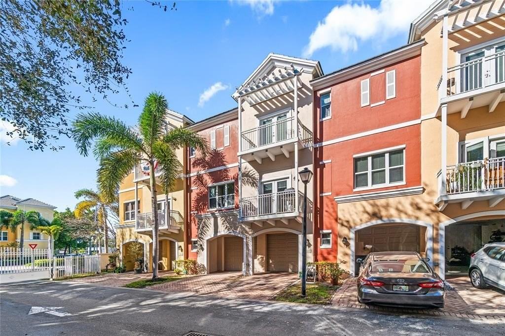 2381 Vintage Dr - Photo 4 of 29