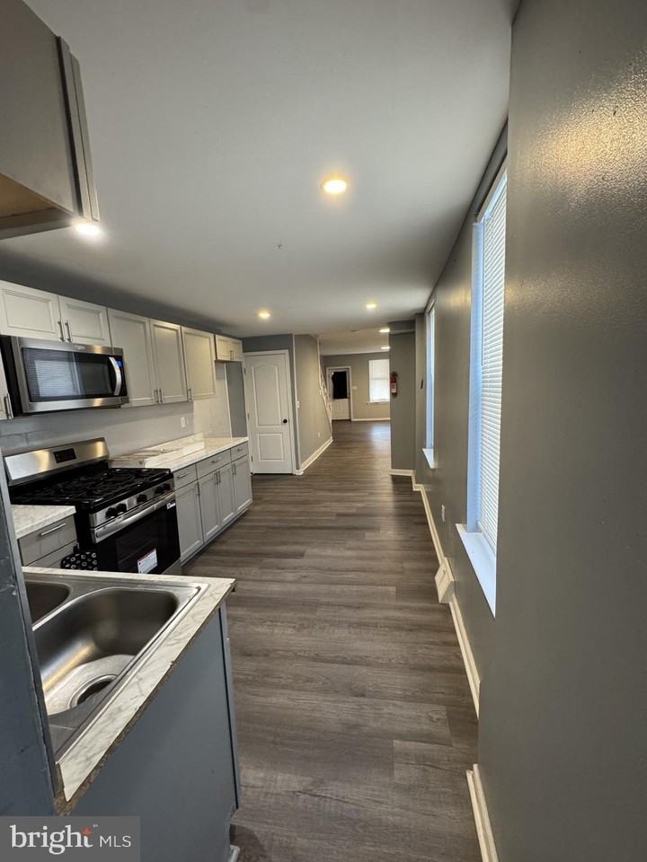 1435 Edgmont Ave - Photo 4 of 14