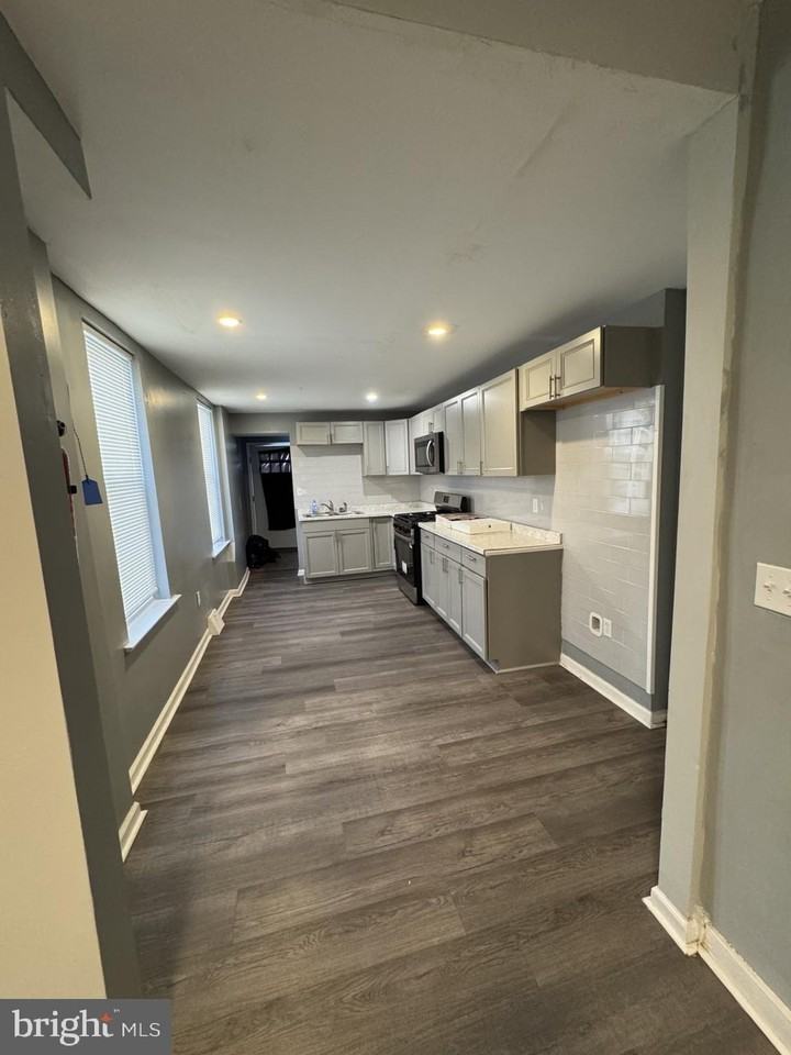 1435 Edgmont Ave - Photo 5 of 14